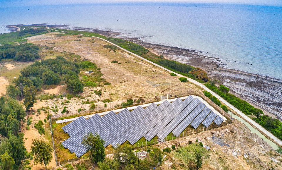 Dự án điện mặt trời trên đảo Bạch Long Vỹ. (Ảnh: Nguyễn Đức Nghĩa/TTXVN phát)