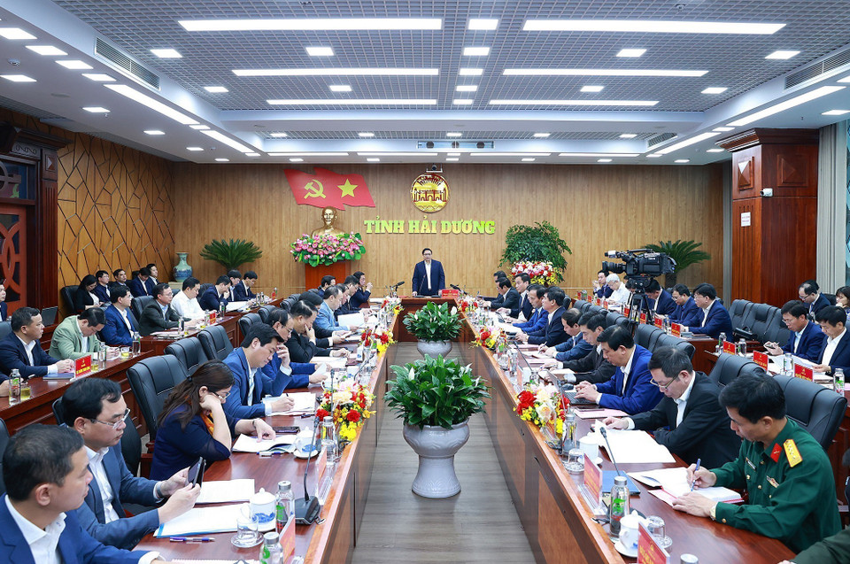 Quang cảnh buổi làm việc của Thủ tướng Phạm Minh Chính với lãnh đạo chủ chốt tỉnh Hải Dương. (Ảnh: Dương Giang/TTXVN)