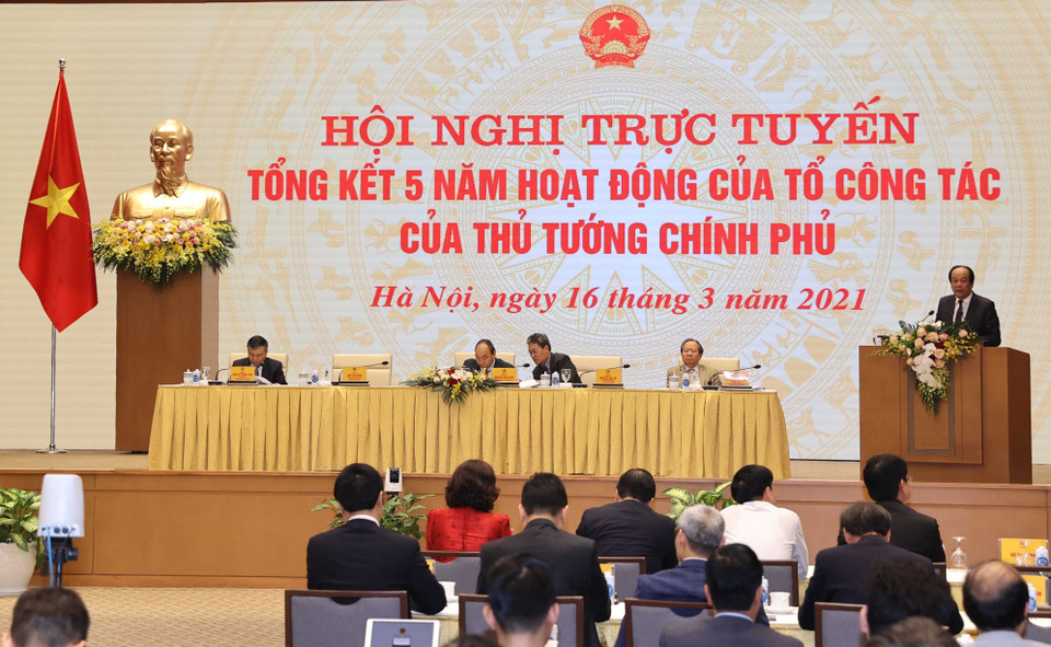Bộ trưởng, Chủ nhiệm Văn phòng Chính phủ Mai Tiến Dũng, Tổ trưởng Tổ công tác của Thủ tướng báo cáo tổng kết 5 năm. (Ảnh: Thống Nhất/TTXVN)