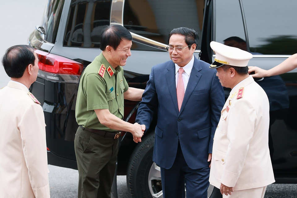 Sáng 13/5, tại Hà Nội, Thủ tướng Phạm Minh Chính đến dự và phát biểu tại lễ kỷ niệm 70 năm Ngày truyền thống lực lượng An ninh Kinh tế (13/5/1953-13/5/2023) và đón nhận Huân chương Bảo vệ Tổ quốc. (Ảnh: Dương Giang/TTXVN)