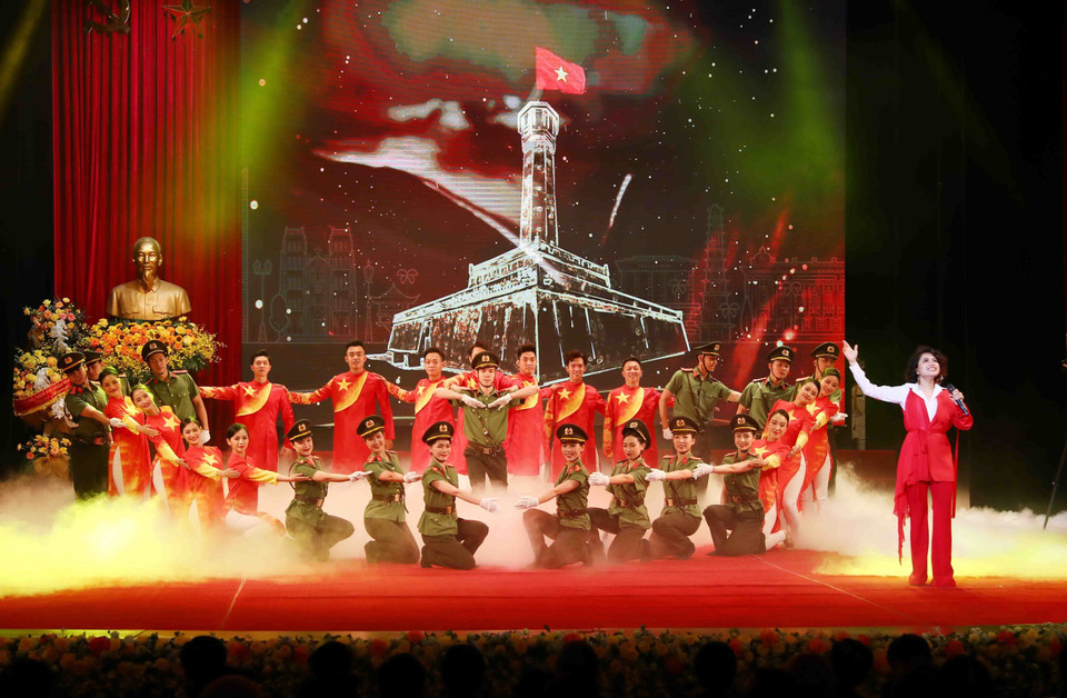 Hình ảnh chương trình nghệ thuật chào mừng buổi lễ. (Ảnh: Phạm Kiên/TTXVN)