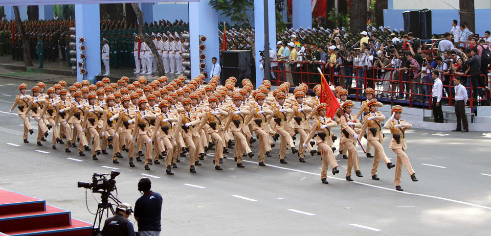 Khối nữ cảnh sát giao thông. (Ảnh: TTXVN)