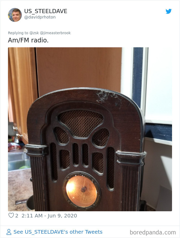 Một chiếc radio AM/FM với hình dáng khá lạ lẫm. (Nguồn: Boredpanda)
