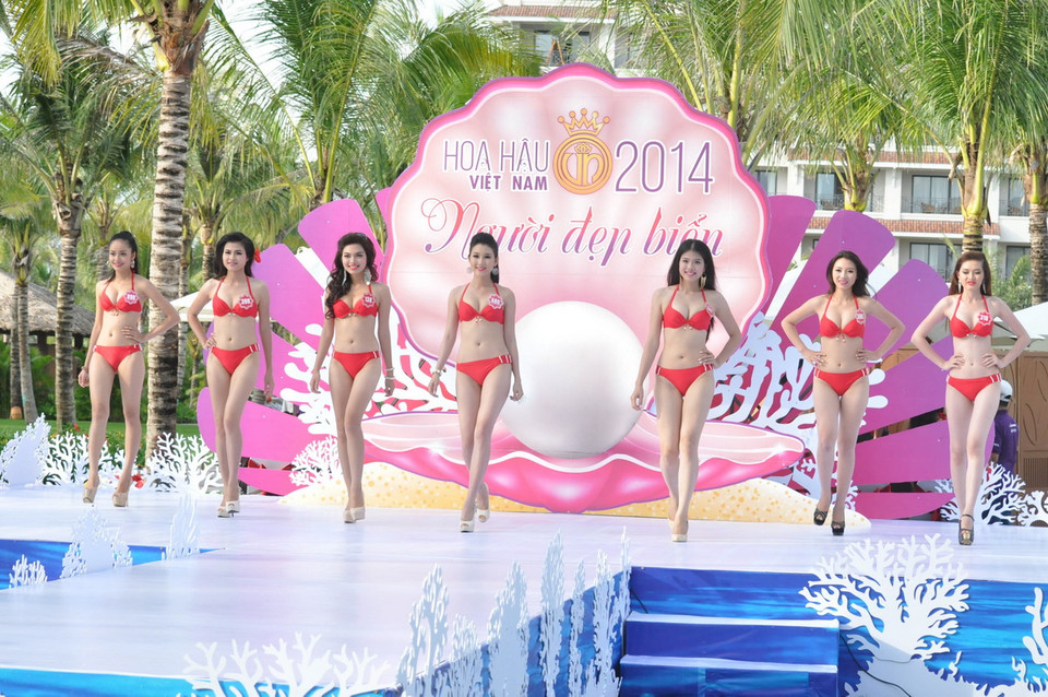 Các thí sinh tự tin trong trang phục áo tắm. (Ảnh: Trường Giang/TTXVN)