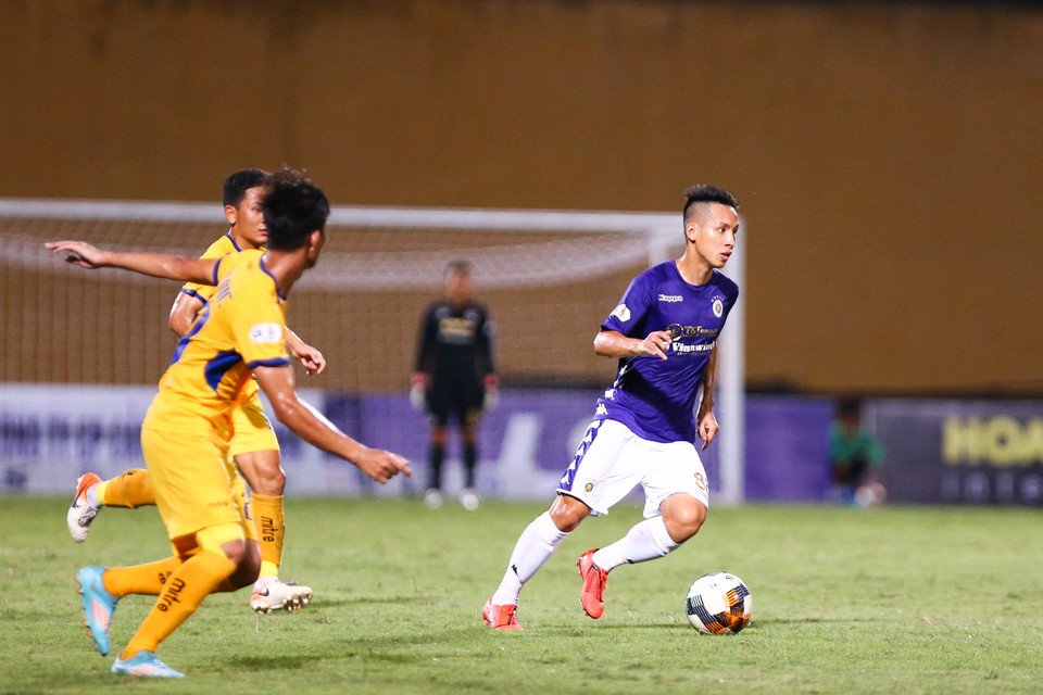 Hùng Dũng thi đấu tốt nhưng không thể khỏa lấp vị trí của Quang Hải. Tân quả bóng vàng Việt Nam không tạo nên khác biệt của trận đấu. (Ảnh: Nguyên An/Vietnam+) 