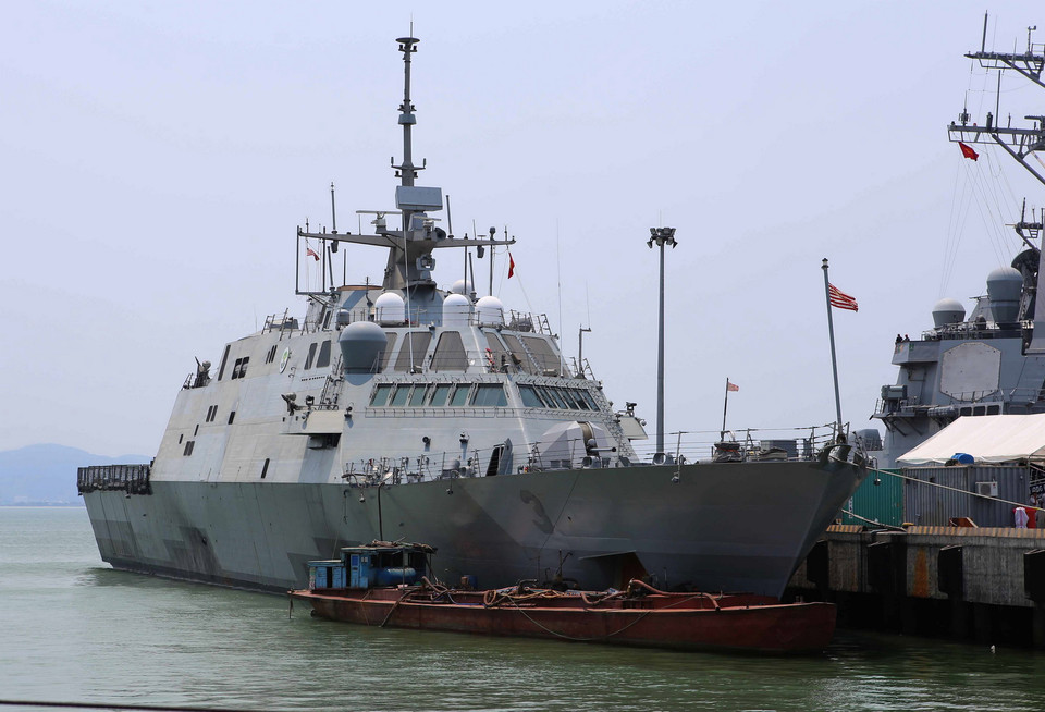Tàu tác chiến ven biển USS Fort Worth cập cảng Tiên Sa. (Ảnh: Trần Lê Lâm/TTXVN)