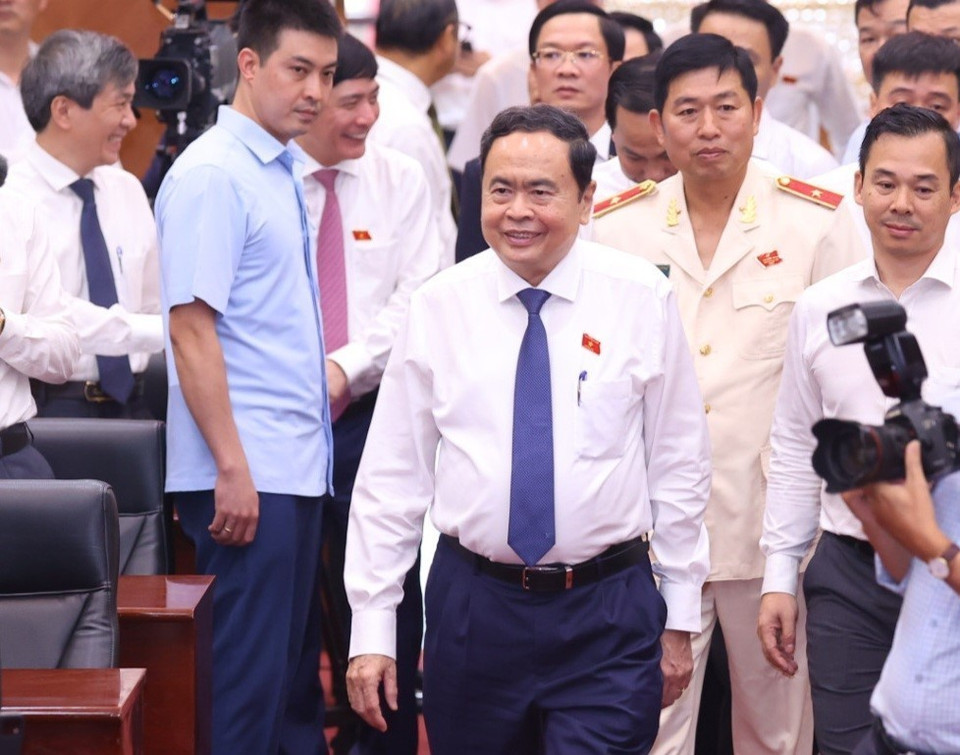 Chủ tịch Quốc hội Trần Thanh Mẫn đến dự khai mạc Kỳ họp thứ 18, Hội đồng nhân dân thành phố Hải Phòng khóa XVI, nhiệm kỳ 2021-2026. (Ảnh: Văn Điệp/TTXVN)