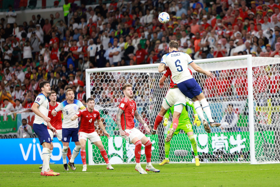 ...bởi ca hai đều biết chỉ có chiến thắng mới giúp họ giành vé đi tiếp, đặc biệt là Xứ Wales. (Ảnh: Hải An/Vietnam+)