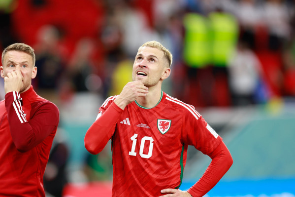 Các cầu thủ Xứ Wales không giấu được nỗi buồn khi kết thúc ở cuối bảng với vỏn vẹn 1 điểm. (Ảnh: Hải An/Vietnam+)