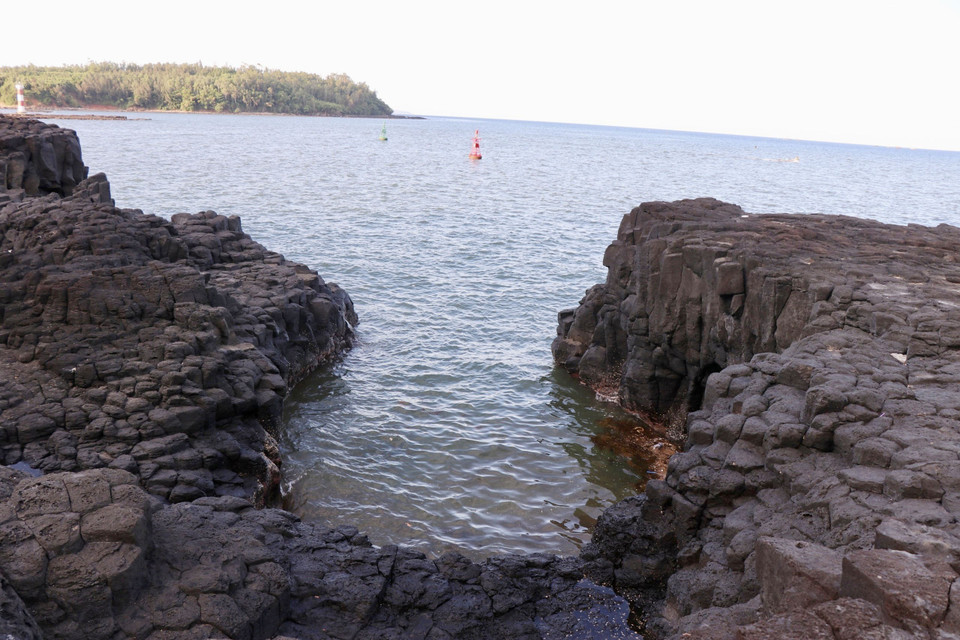 Mang vẻ đẹp kì vĩ nhưng chưa được khai thác, thắng cảnh Thạch Ky Điếu Tẩu có rất nhiều tiềm năng để Quảng Ngãi giới thiệu và phát triển du lịch. (Ảnh: Phạm Cường/TTXVN)