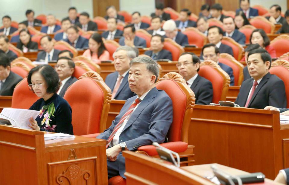 Các đồng chí Ủy viên Bộ Chính trị dự Hội nghị. (Ảnh: Phương Hoa/TTXVN)