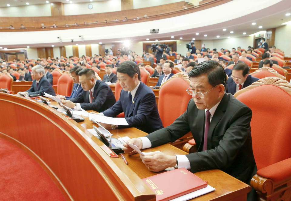 Các đồng chí Ủy viên Trung ương Đảng dự Hội nghị. (Ảnh: Phương Hoa/TTXVN)