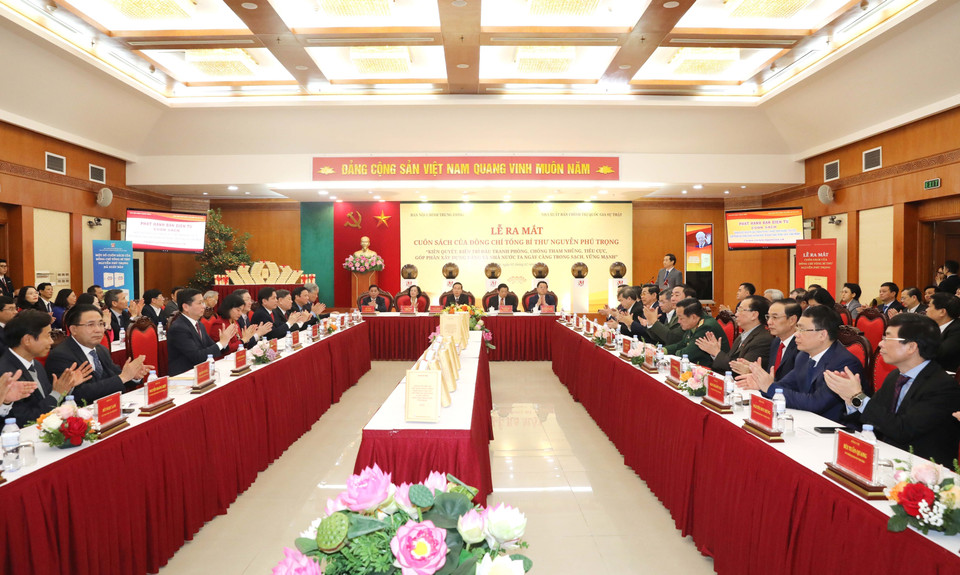 Lễ ra mắt cuốn sách của Tổng Bí thư Nguyễn Phú Trọng có tiêu đề “Kiên quyết, kiên trì đấu tranh phòng, chống tham nhũng, tiêu cực, góp phần xây dựng Đảng và Nhà nước ta ngày càng trong sạch, vững mạnh” (Hà Nội, 2/2/2023). (Ảnh: Phương Hoa/TTXVN)