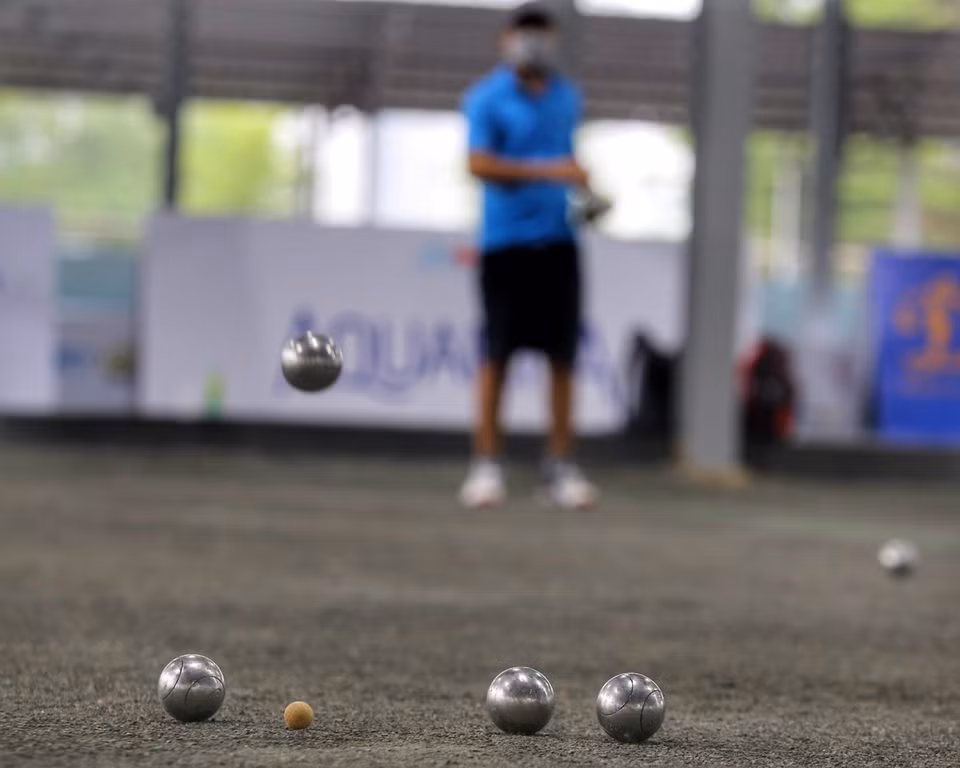 Các vận động viên đội tuyển bi sắt luyện tập cho SEA Games 31. (Ảnh: Tuấn Đức/TTXVN)