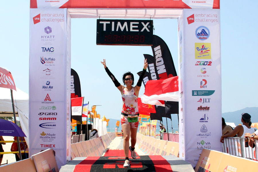 Á hậu Hoàng My đại diện cho Quỹ Operation Smile về đích. (Ảnh: Hiền Trần/Vietnam+)