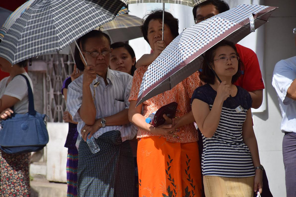 Bắt đầu từ 6 giờ sáng ngày 8/11, các điểm bỏ phiếu trên toàn lãnh thổ Cộng hòa liên bang Myanmar đã mở cửa đón 32 triệu cử tri tham gia cuộc tổng tuyển cử chưa từng có trong lịch sử quốc gia Đông Nam Á này. (Ảnh: Sơn Nam/Vietnam+)