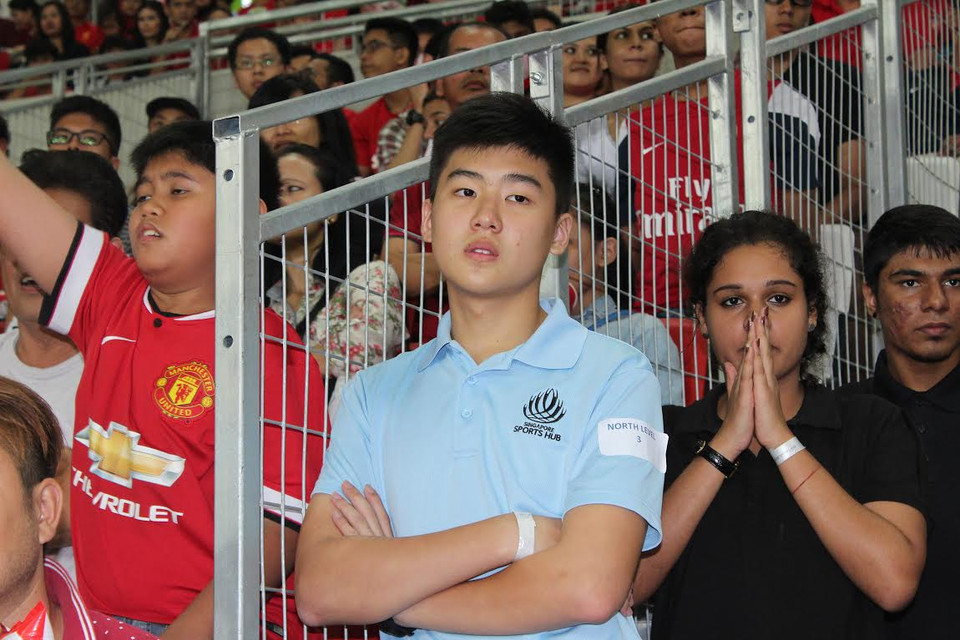 Nỗi buồn của các cổ động viên chủ nhà