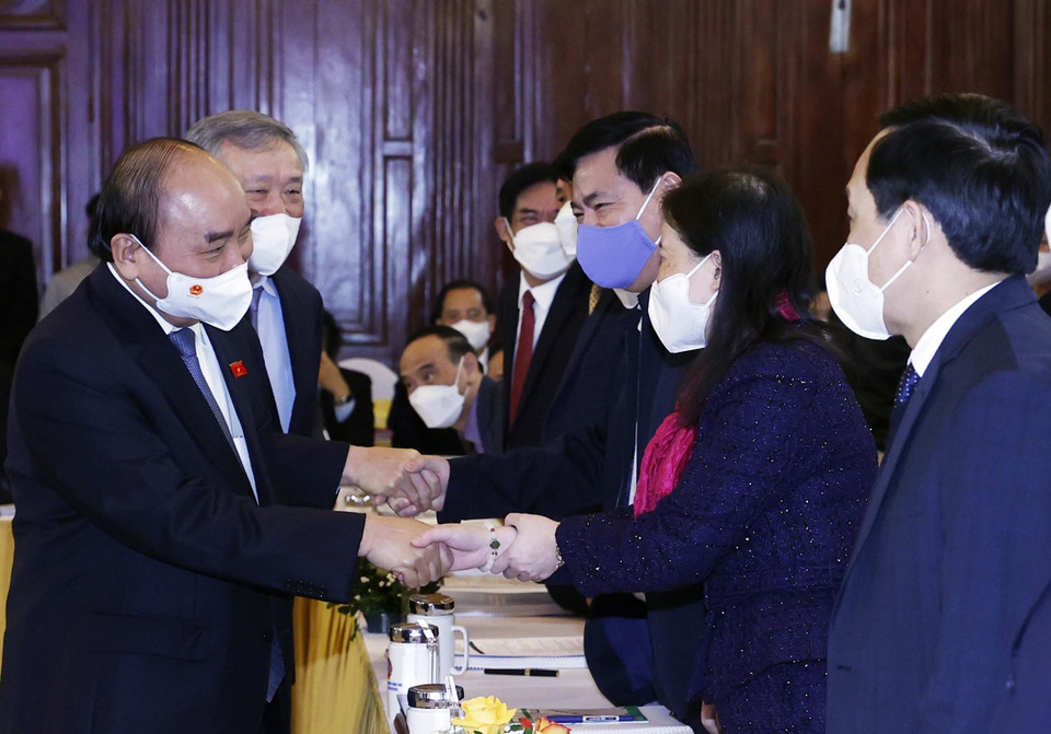 Chủ tịch nước Nguyễn Xuân Phúc với các đại biểu tham dự hội thảo. (Ảnh: Thống Nhất/TTXVN) 