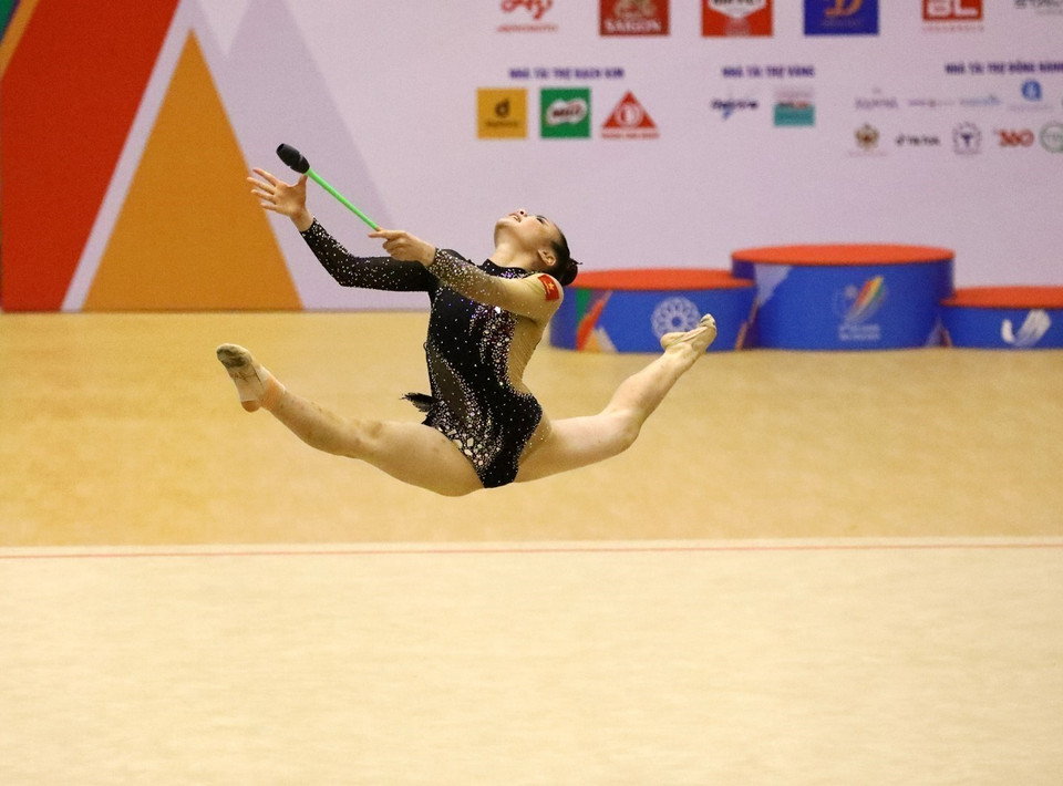 Vận động viên Nguyễn Hà My (Việt Nam) với bài thi múa chùy. (Ảnh: Phạm Hậu/TTXVN)