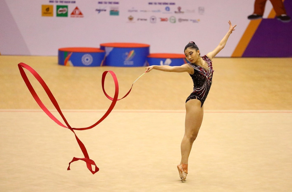 Vận động viên Low Yu Yenn (Singapore) với bài thi múa lụa. (Ảnh: Phạm Hậu/TTXVN)