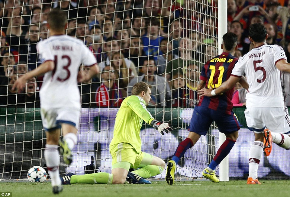 Phút 90+4, Messi có đường chuyền tuyệt vời để...