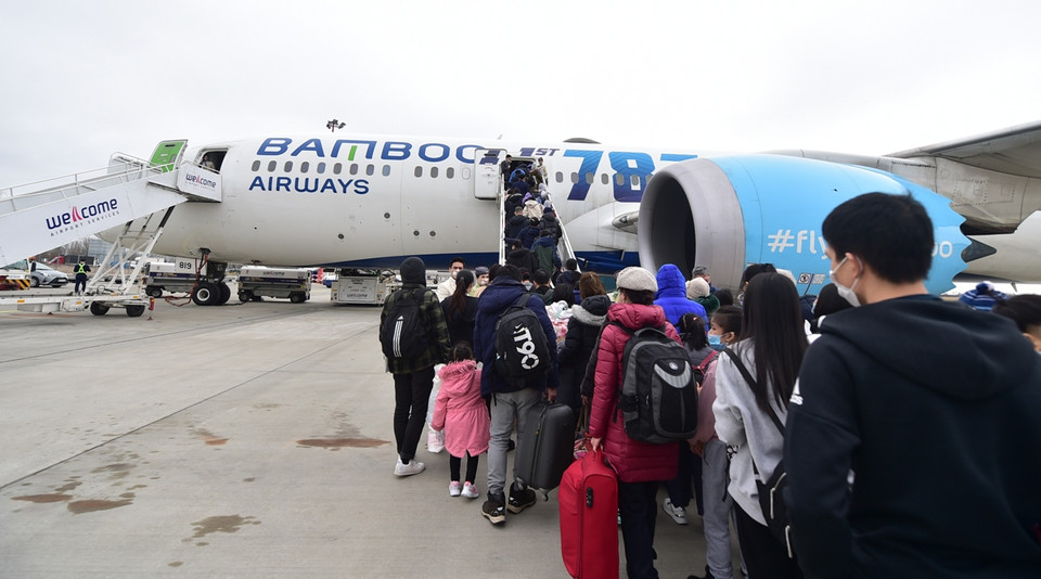 Chuyến bay này sẽ chuyên chở gần 300 người Việt Nam ở Ukraine về nước do chiến sự Nga-Ukraine. (Ảnh: CTV/Vietnam+)