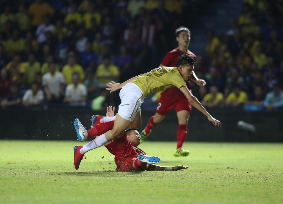Thế nên trong hiệp 1, pha bóng đá chú ý nhất chính là cú sút trúng cột dọc của tiền đạo Supachai của Thái Lan. (Ảnh: Nguyên An/Vietnam+)