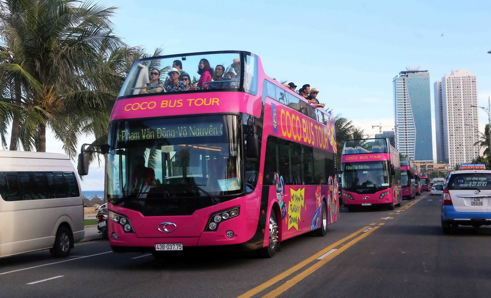 Lịch trình chạy xe Coco Bus Tour gồm hai tuyến, tuyến 1 sẽ xuất phát từ Sân bay quốc tế Đà Nẵng đi đến khu vực phía Nam thành phố với hơn 25 điểm dừng trong hành trình. (Ảnh: Trần Lê Lâm/Vietnam+)