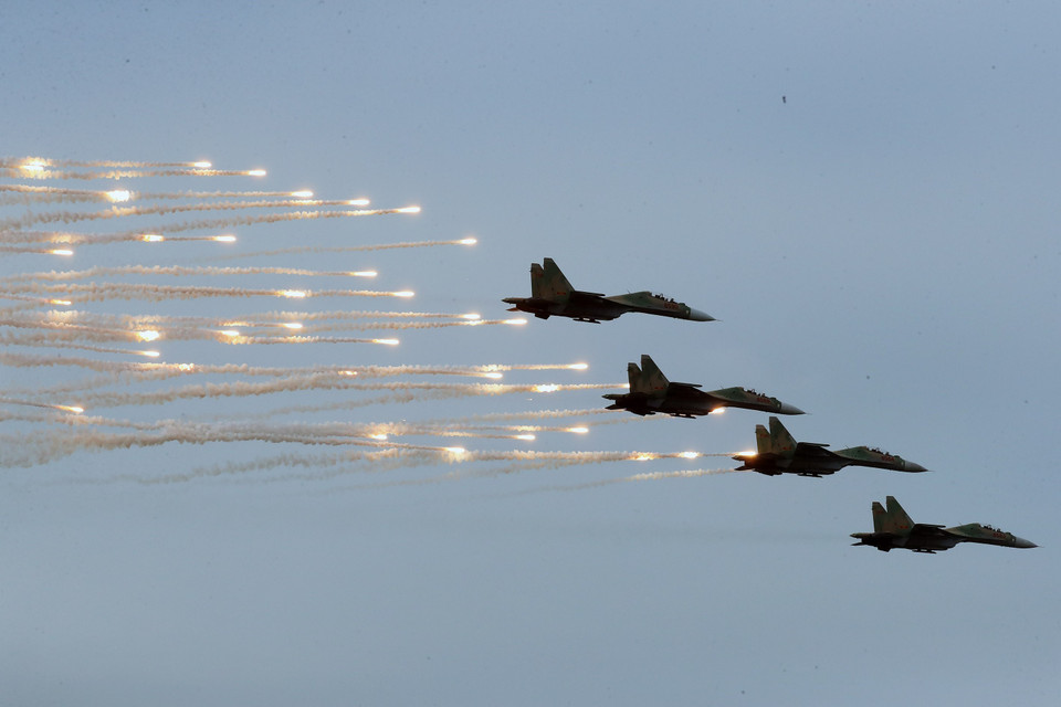 Phi đội máy bay Su30 MK luyện tập để phục vụ triển lãm. (Ảnh:Trọng Đức/TTXVN)