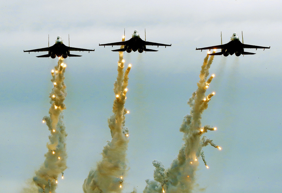 Màn trình diễn của phi đội Su30 MK. (Ảnh: Lâm Khánh/TTXVN)