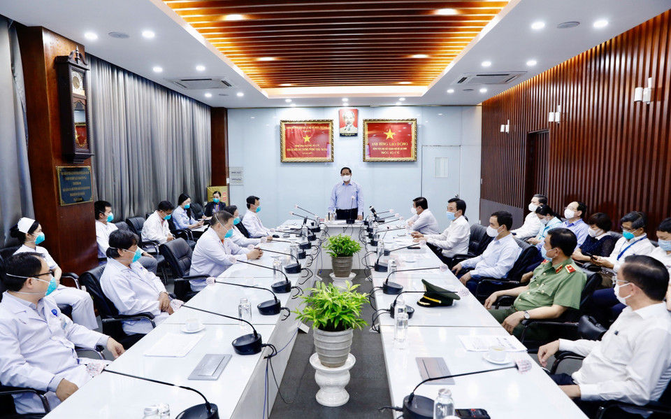 Thủ tướng Phạm Minh Chính phát biểu tại buổi làm việc với lãnh đạo Bệnh viện Chợ Rẫy. (Ảnh: Dương Giang/TTXVN)