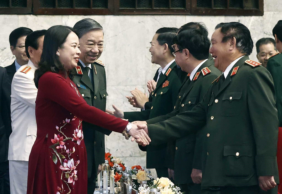 Quyền Chủ tịch nước Võ Thị Ánh Xuân với các đại biểu tham dự buổi lễ. (Ảnh: Thống Nhất/TTXVN)