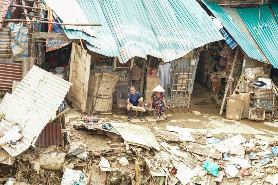 Cuộc sống đang dần trở lại bình thường tại xóm trọ nghèo dưới chân cầu Long Biên (ảnh chụp ngày 15/9/2024). (Ảnh: Khánh Hòa/TTXVN)