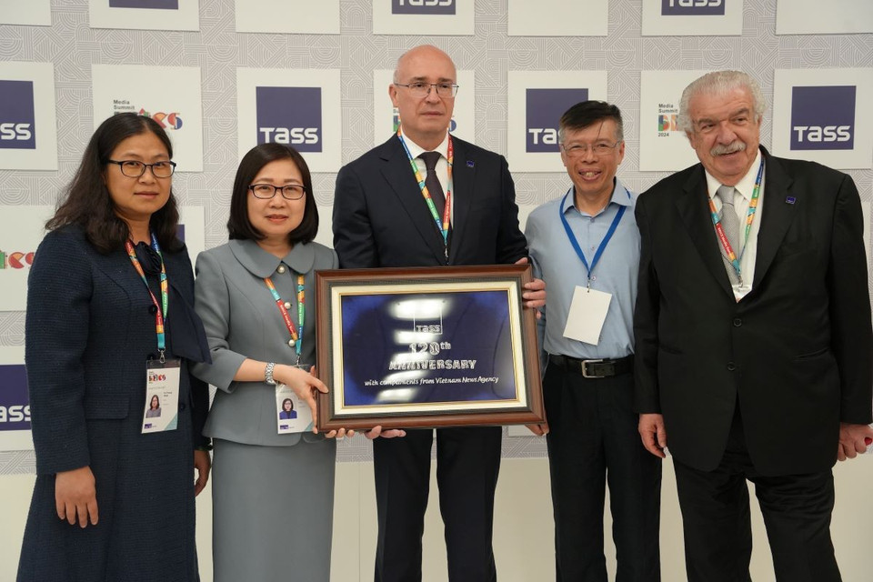 Đoàn đại biểu TTXVN do Phó Tổng Giám đốc Đoàn Tuyết Nhung dẫn đầu tham dự Hội nghị cấp cao Truyền thông BRICS. (Ảnh: TTXVN)