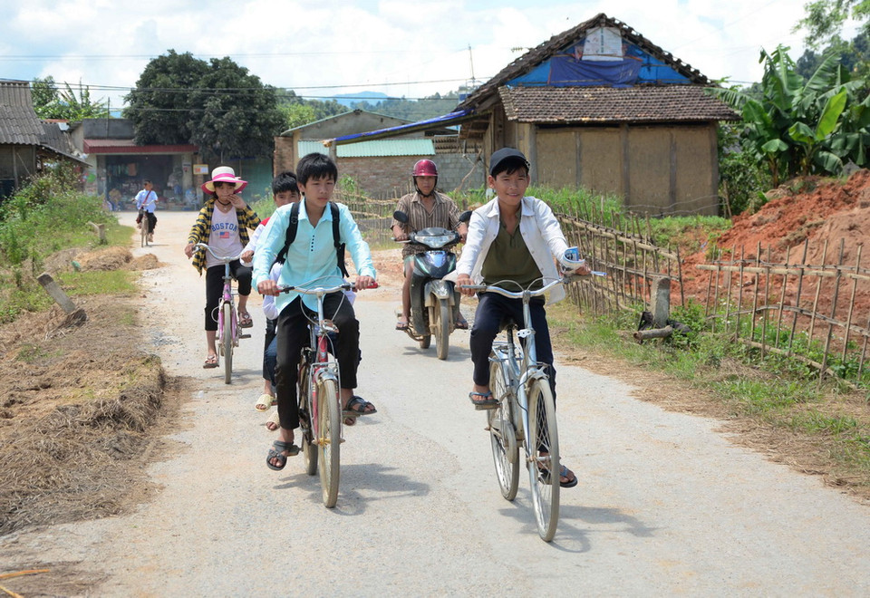 Đường giao thông nông thôn được bê tông hóa. (Ảnh: Xuân Tiến/TTXVN)