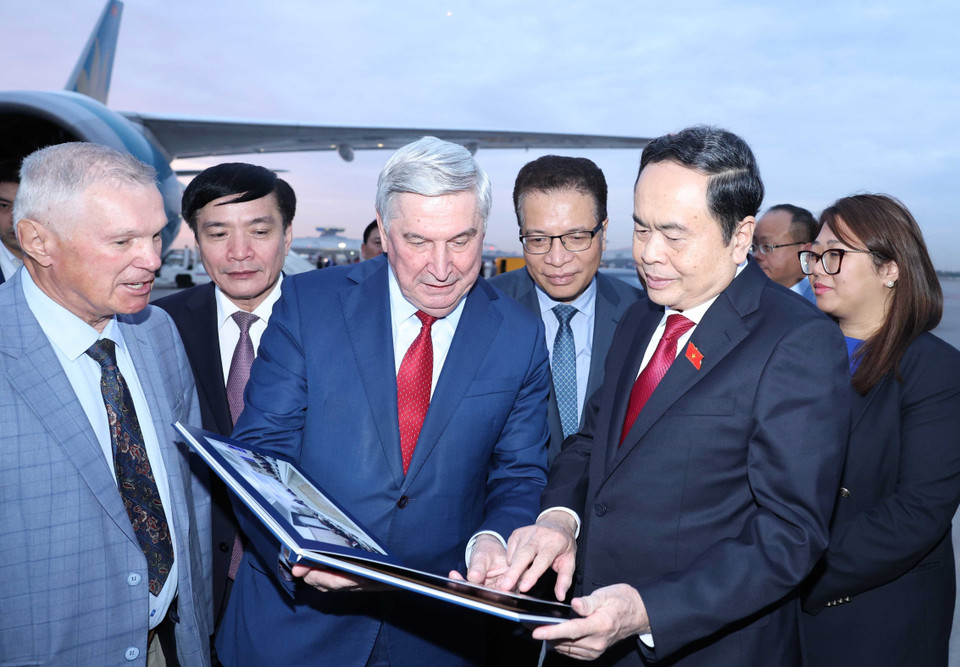 Lễ tiễn Chủ tịch Quốc hội Trần Thanh Mẫn tại sân bay Vnukovo, thủ đô Moskva, Liên bang Nga. (Ảnh: Thống Nhất/TTXVN)