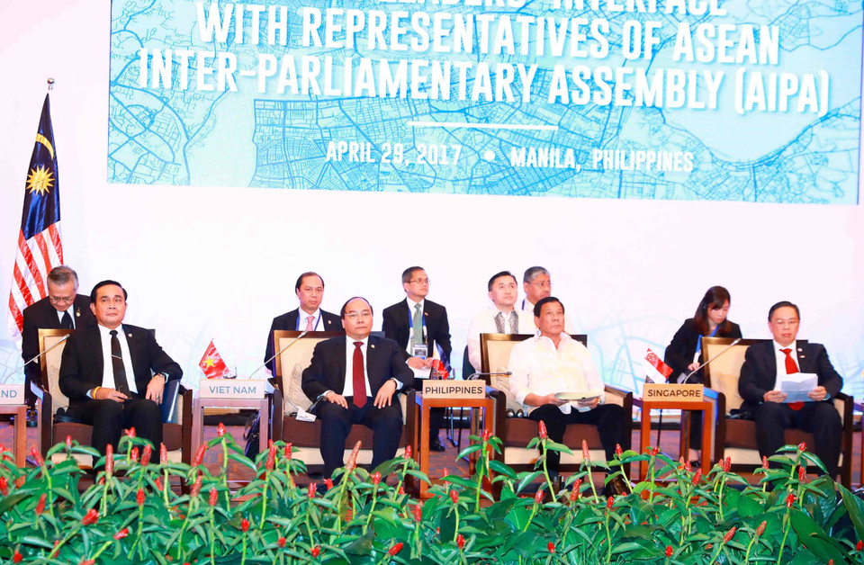 Thủ tướng Nguyễn Xuân Phúc dự cuộc họp giữa các Nhà lãnh đạo ASEAN với đại diện Hội đồng liên Nghị viện ASEAN (AIPA), ngày 29/4/2017, tại Manila (Philippines). (Ảnh: Thống Nhất/TTXVN)