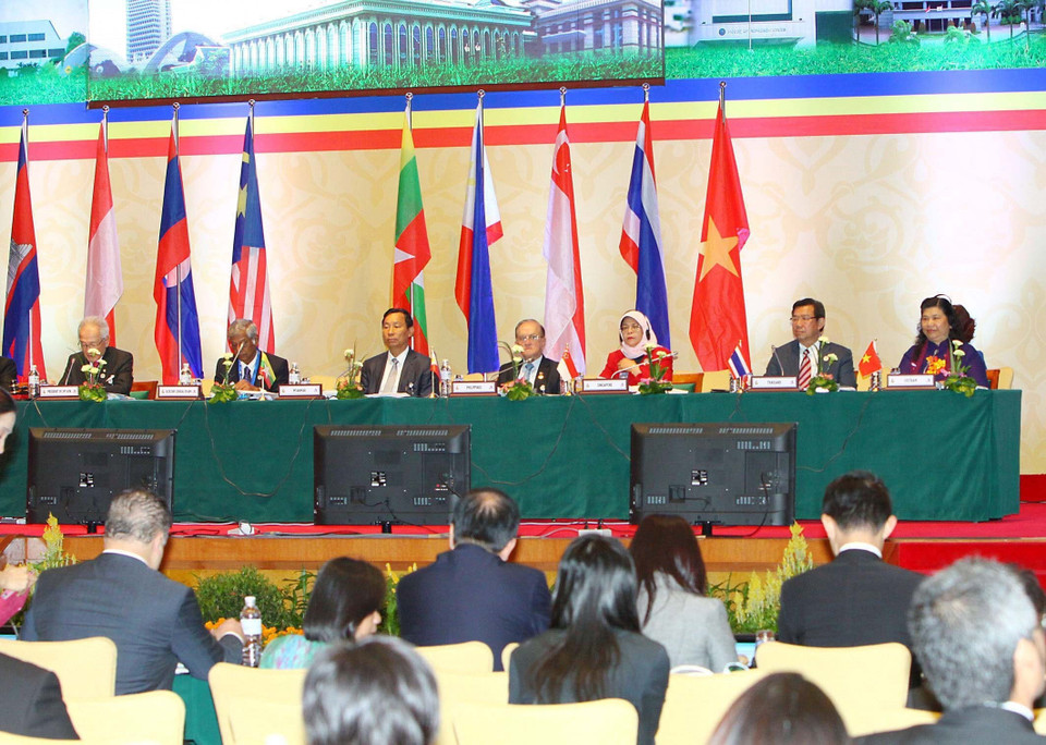 Phiên họp toàn thể thứ hai Đại hội đồng AIPA lần thứ 34, sáng 22/9/2013, tại Bandar Seri Begawan (Brunei). (Ảnh: Trọng Đức/TTXVN)