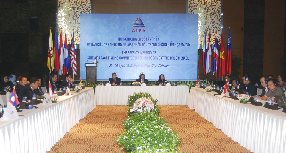  Hội nghị chuyên đề lần thứ 7 của Ủy ban Điều tra thực trạng AIPA nhằm đấu tranh chống hiểm họa ma túy, từ 23 - 25/4/2010, tại thành phố Hồ Chí Minh. Phó Chủ tịch Quốc hội Tòng Thị Phóng dự hội nghị. (Ảnh: Hoàng Hải/TTXVN)