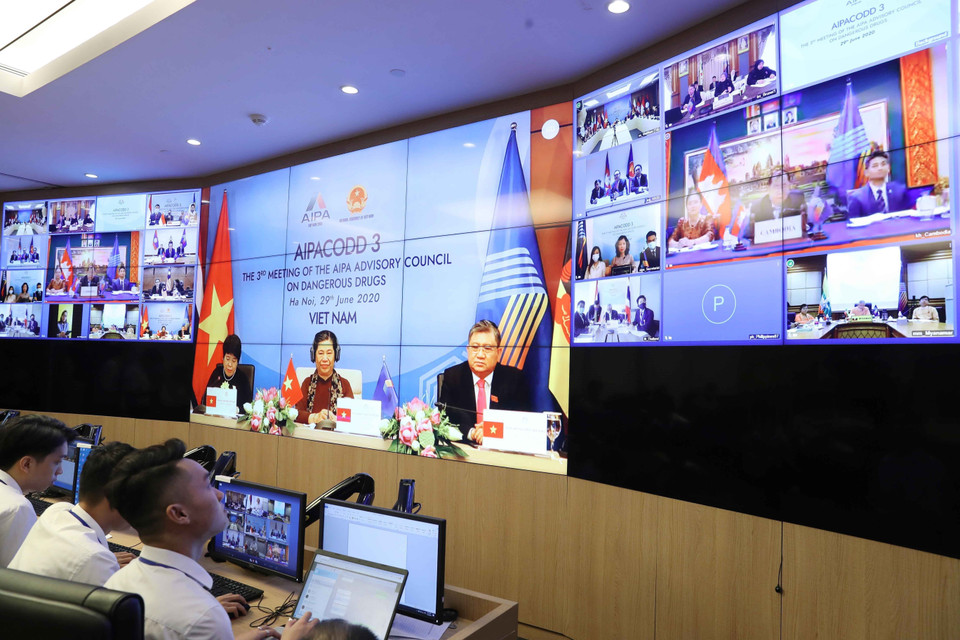 Phó Chủ tịch Thường trực Quốc hội Tòng Thị Phóng dự và phát biểu khai mạc Hội nghị trực tuyến Hội đồng tư vấn AIPA về ma túy lần thứ 3 'Biến lời nói thành hành động hướng tới một Cộng đồng ASEAN không ma túy', sáng 29/6/2020, tại Hà Nội. (Ảnh: Phương Hoa/TTXVN)