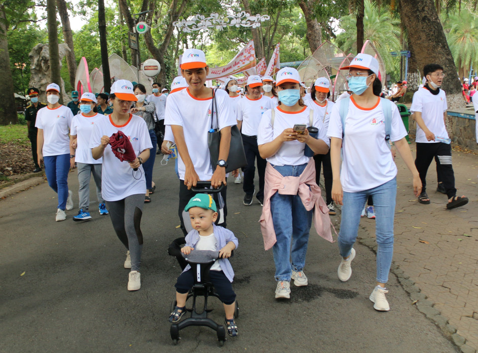 Đi bộ đồng hành Vì nạn nhân chất độc da cam/dioxin. (Ảnh: Thanh Vũ/TTXVN)
