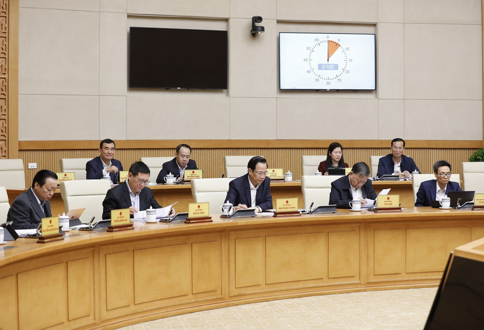 Các bộ, ngành, cơ quan thuộc Chính phủ tham dự phiên họp.(Ảnh: Dương Giang/TTXVN)