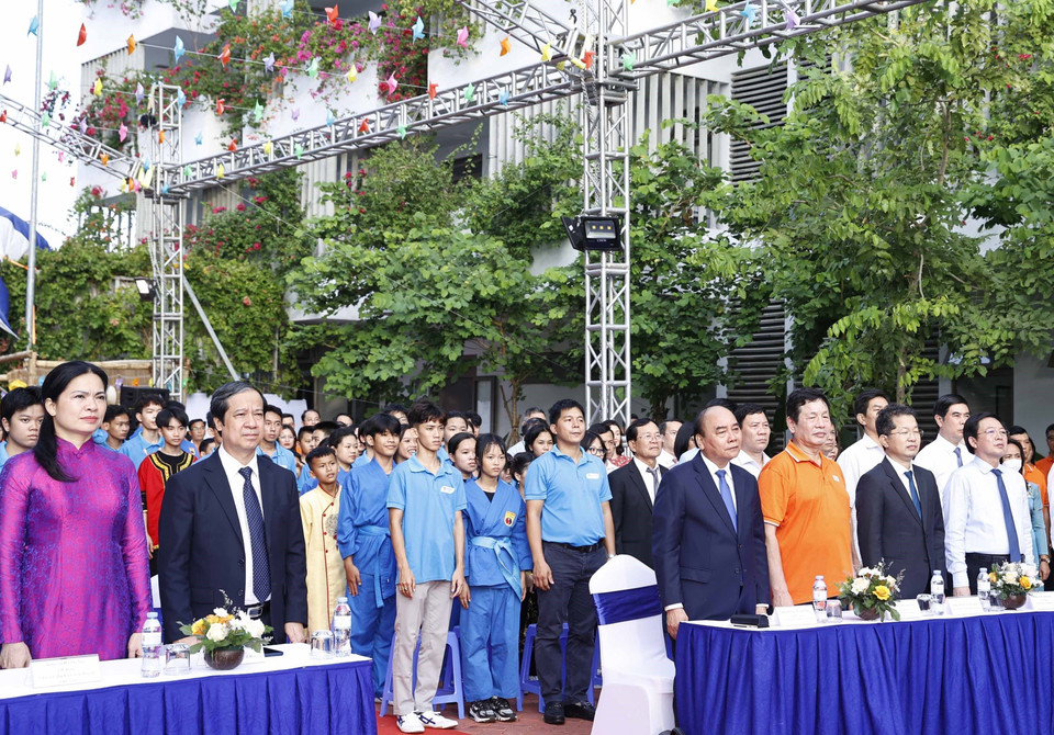 Chủ tịch nước Nguyễn Xuân Phúc dự Ngày hội tới trường tại trường tiểu học, THCS và THPT Hy Vọng. (Ảnh: Thống Nhất/TTXVN)