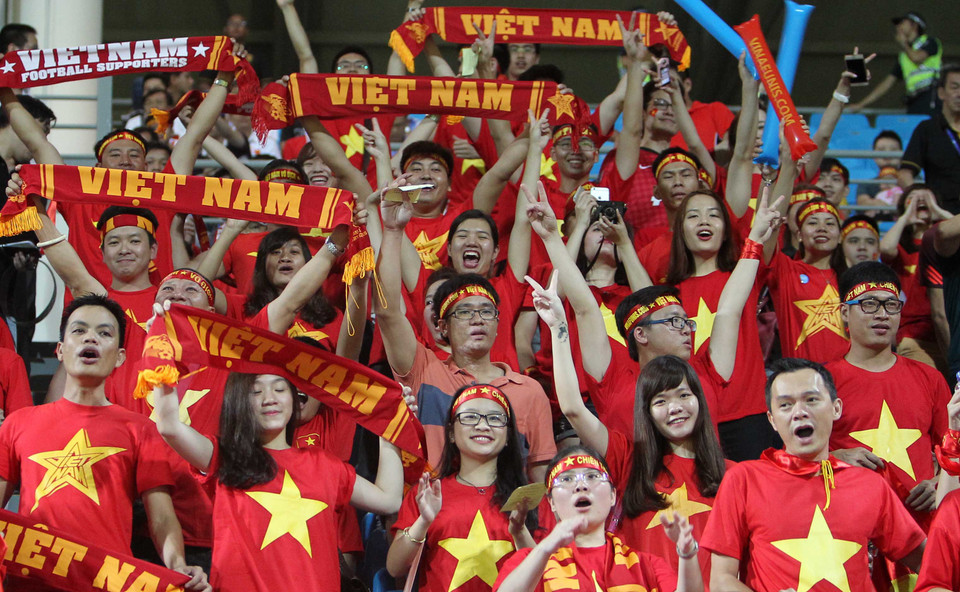 Cổ động viên Việt Nam đến cổ vũ đội nhà. (Ảnh: Quốc Khánh/TTXVN)