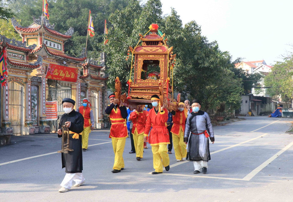 Năm 2022, do ảnh hưởng tình hình dịch bệnh, lễ hội chỉ tổ chức phần lễ, và rút họn hơn rất nhiều. Đặc sắc nhất trong lễ hội là nghi lễ rước nước. (Ảnh: Thanh Thương/TTXVN)