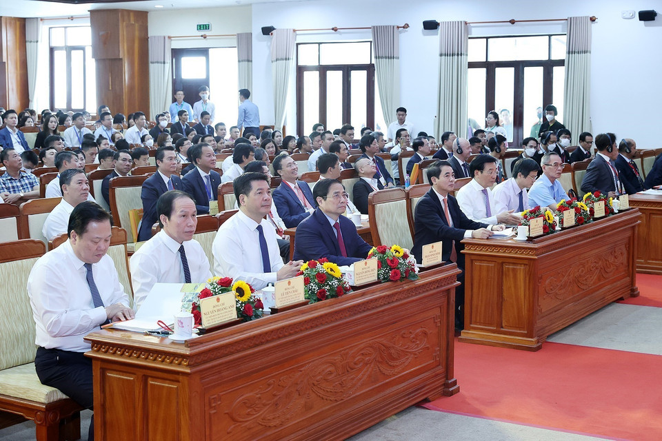 Thủ tướng Phạm Minh Chính và các đại biểu dự Hội nghị xúc tiến đầu tư tỉnh Hậu Giang năm 2022. (Ảnh: Dương Giang/TTXVN)