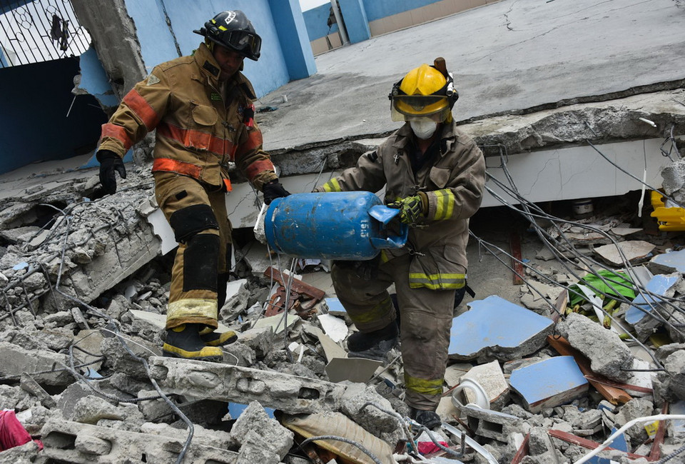 Các thành phố du lịch Manta, Portoviejo và Pedernales đều bị tàn phá trên diện rộng. (Nguồn: AFP/TTXVN)