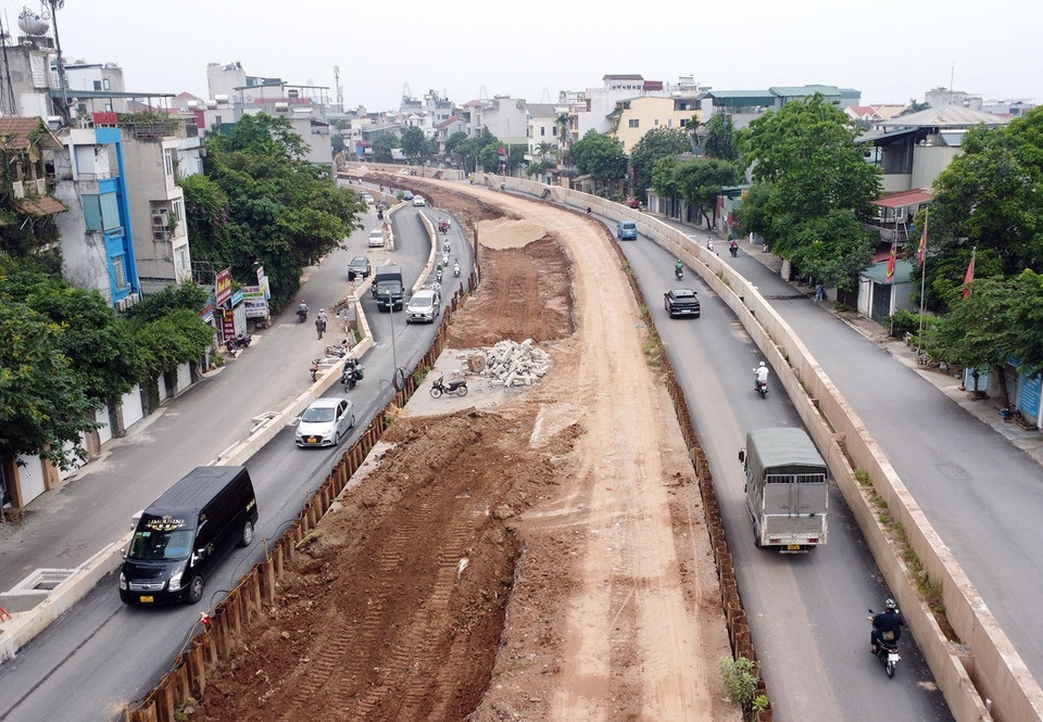 Tuyến đường Âu Cơ-Nghi Tàm mở rộng dự kiến sẽ hoàn thành vào cuối tháng 6/2024. (Ảnh: Tuấn Anh/TTXVN)