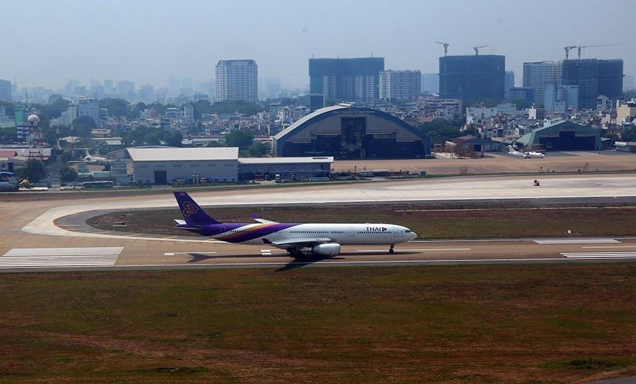 Cảng hàng không quốc tế Tân Sơn Nhất lớn nhất Việt Nam trong tương lai sẽ được mở rộng về phía Nam. (Ảnh: Huy Hùng/TTXVN)