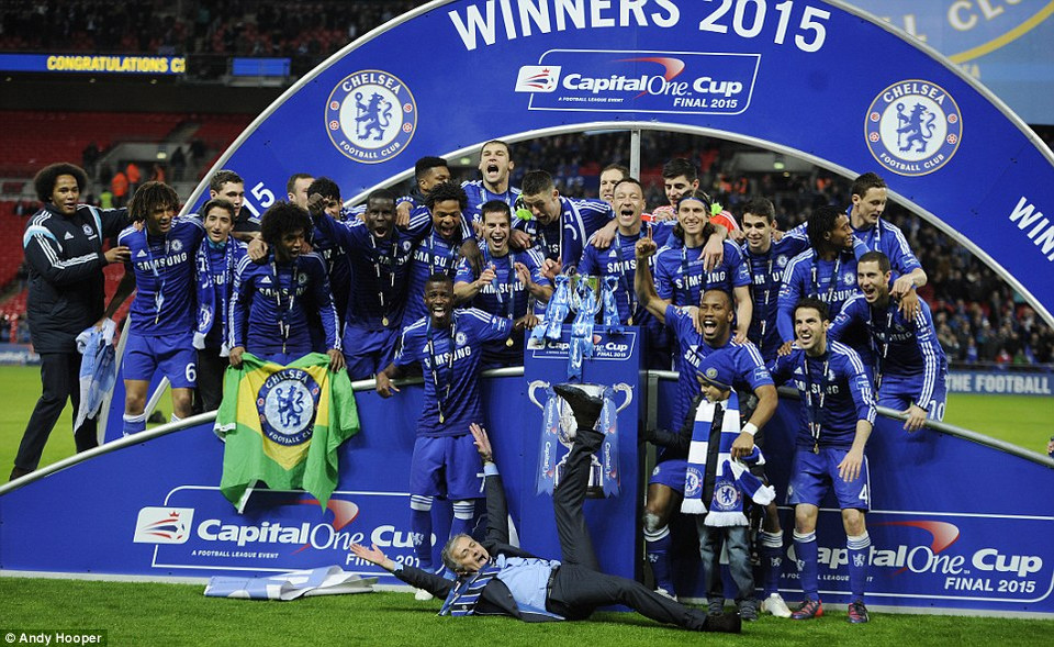 Mourinho cùng Chelsea lần thứ 3 giành Capital One Cup.